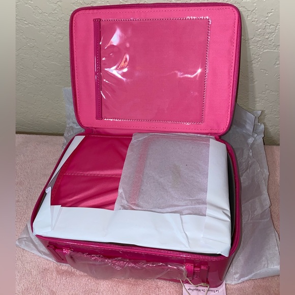 HP🎉BEIS x BARBIE The Cosmetic Case
IN BARBIE™ PINK - Picture 3 of 16